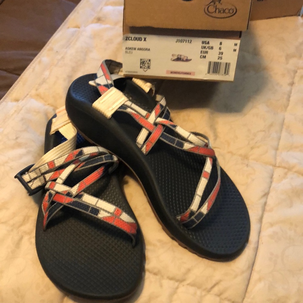 Women’s Z cloud x chaco sandals brand new